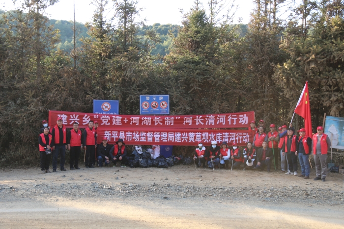建兴：水库沿岸党旗红 河清岸绿生态美1
