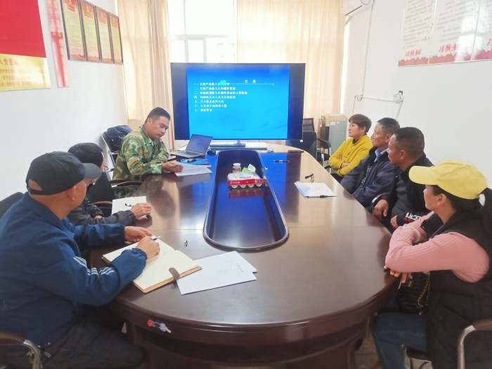 对辖区加油站开展消防安全培训1 对辖区加油站开展消防安全培训1
