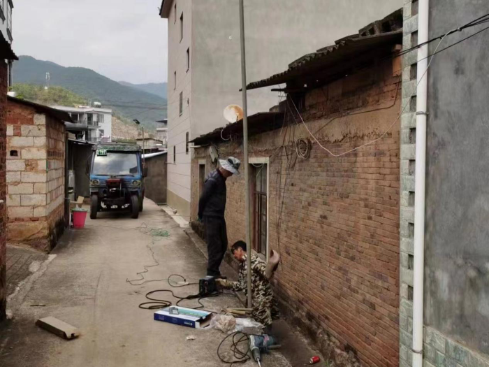 纳溪社区：小小路灯送光明 点亮纳溪暖人心2