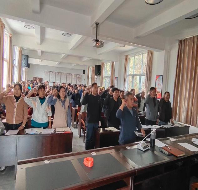 学习二十大 奋进新征程┃他拉社区开展学习宣传贯彻党的二十大精神专题党课2