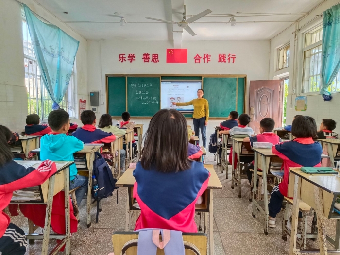 水塘镇小学组织召开“生命教育”主题班会2