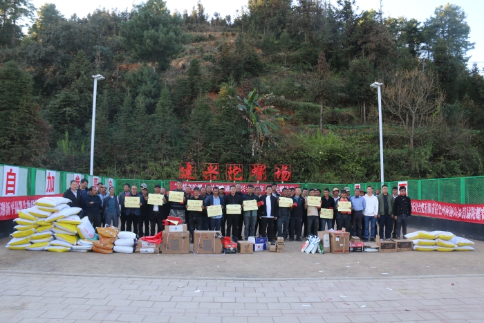 建兴乡首届陀螺赛1