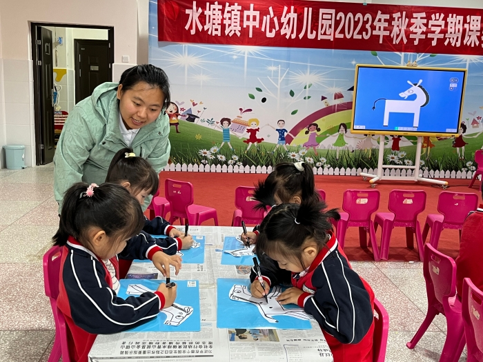 优秀幼儿园教师朱丽立1